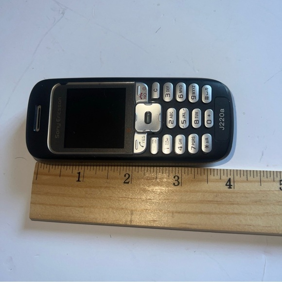 Sony Ericsson j220a Cingular cell Phone, UNTESTED Parts Only (Read Description) - Picture 9 of 10